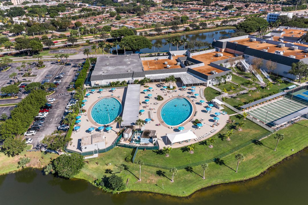 待售: $154,900 (2 贝兹, 2 浴室, 907 平方英尺)