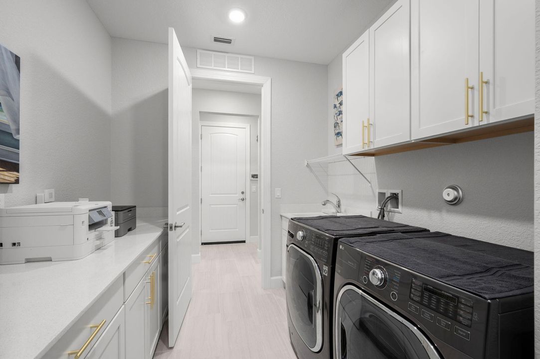 For Sale: $799,897 (3 beds, 3 baths, 2902 Square Feet)