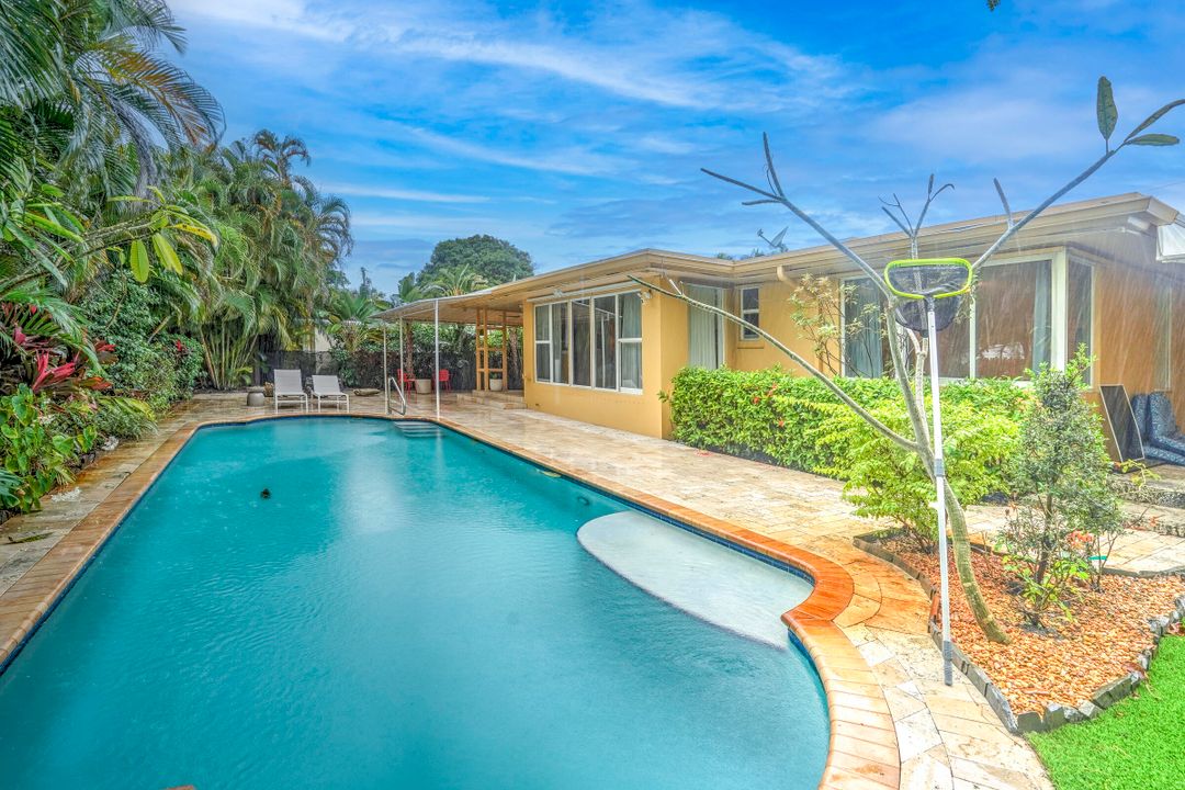 出租: $6,200 (3 贝兹, 3 浴室, 1846 平方英尺)