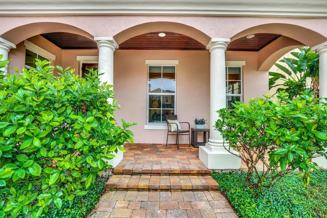 出租: $9,995 (4 贝兹, 3 浴室, 4152 平方英尺)