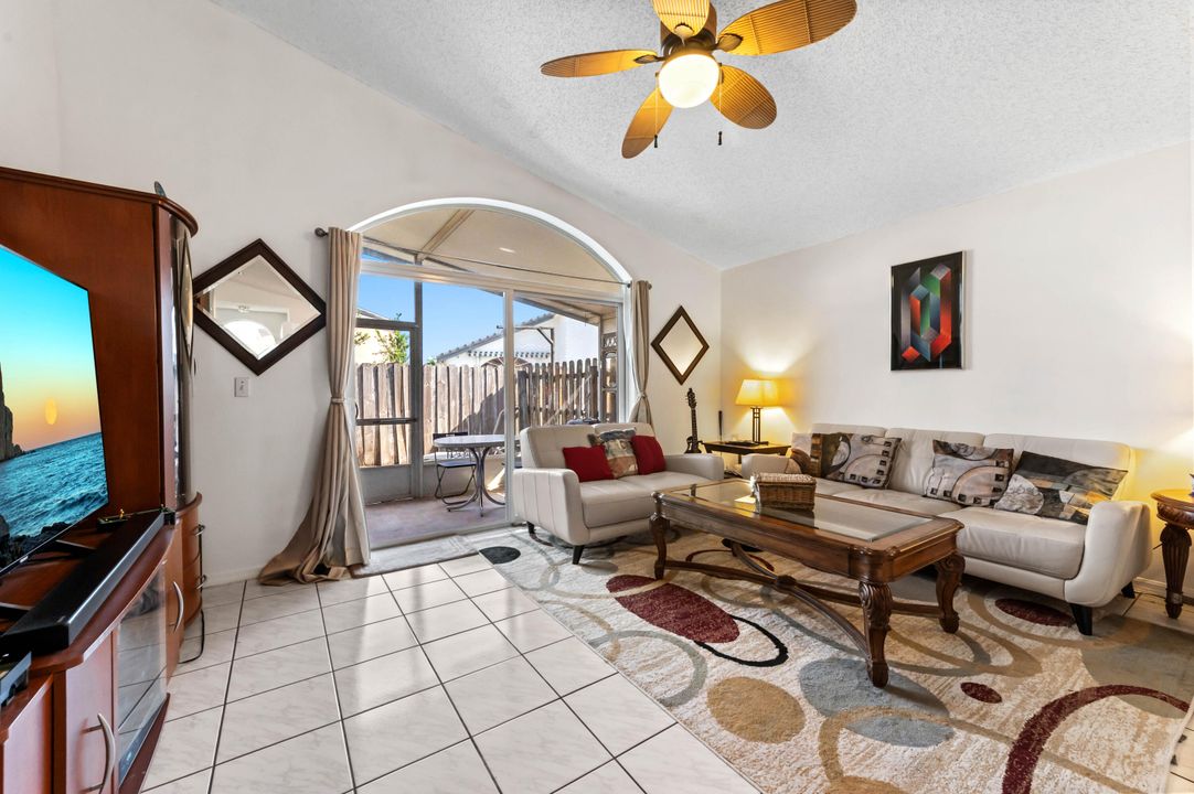 En Venta: $499,900 (3 camas, 2 baños, 1710 Pies cuadrados)