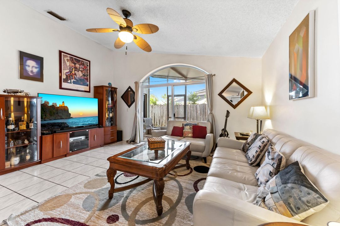 En Venta: $499,900 (3 camas, 2 baños, 1710 Pies cuadrados)