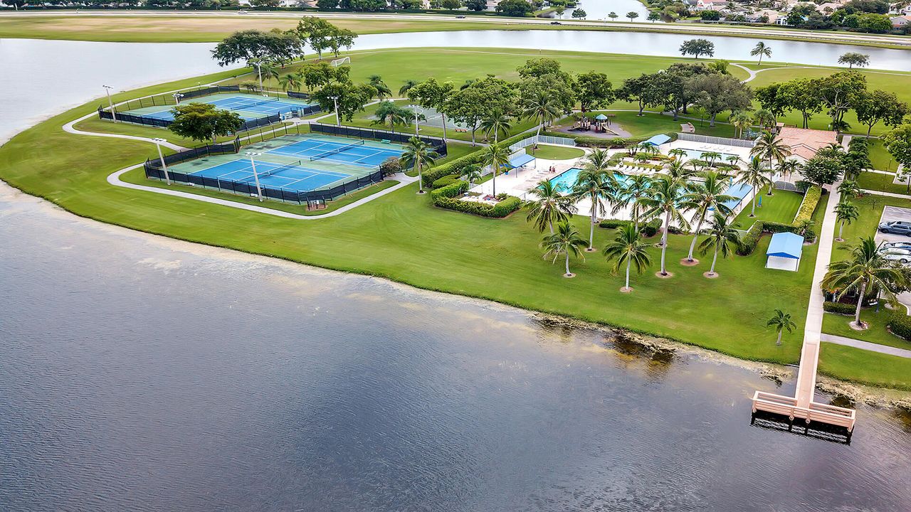 En Venta: $499,900 (3 camas, 2 baños, 1710 Pies cuadrados)