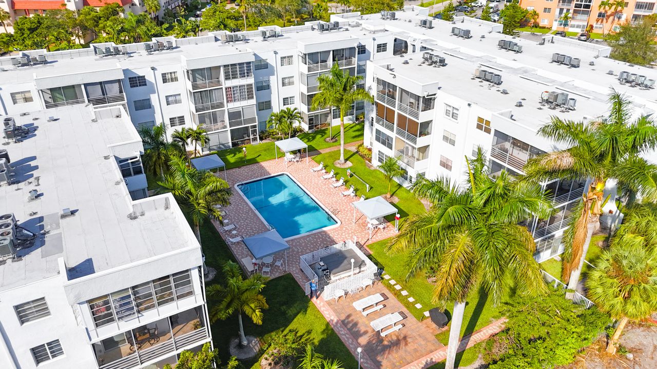 For Sale: $119,000 (2 beds, 2 baths, 868 Square Feet)