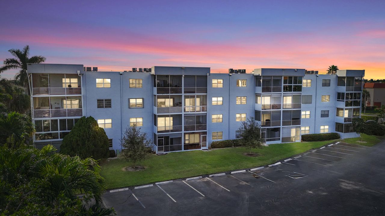 For Sale: $119,000 (2 beds, 2 baths, 868 Square Feet)