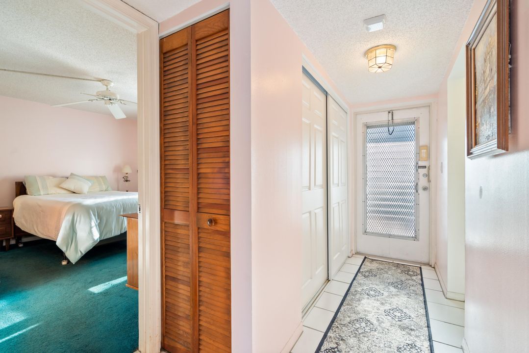 For Sale: $119,000 (2 beds, 2 baths, 868 Square Feet)