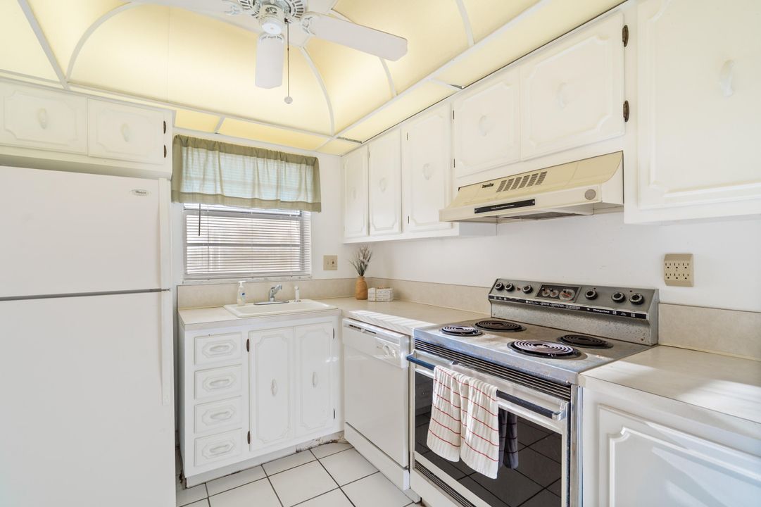 For Sale: $119,000 (2 beds, 2 baths, 868 Square Feet)