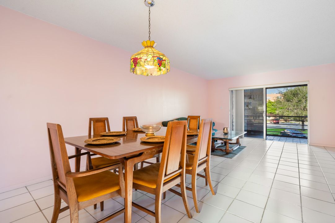 For Sale: $119,000 (2 beds, 2 baths, 868 Square Feet)