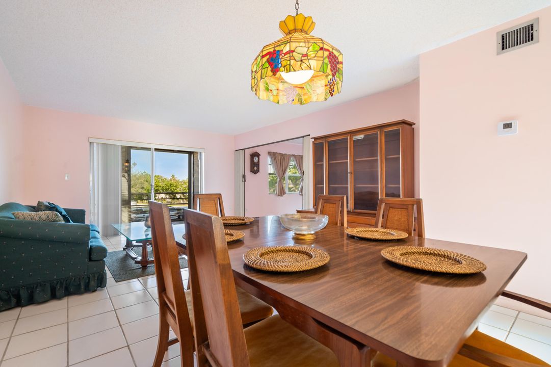 For Sale: $119,000 (2 beds, 2 baths, 868 Square Feet)