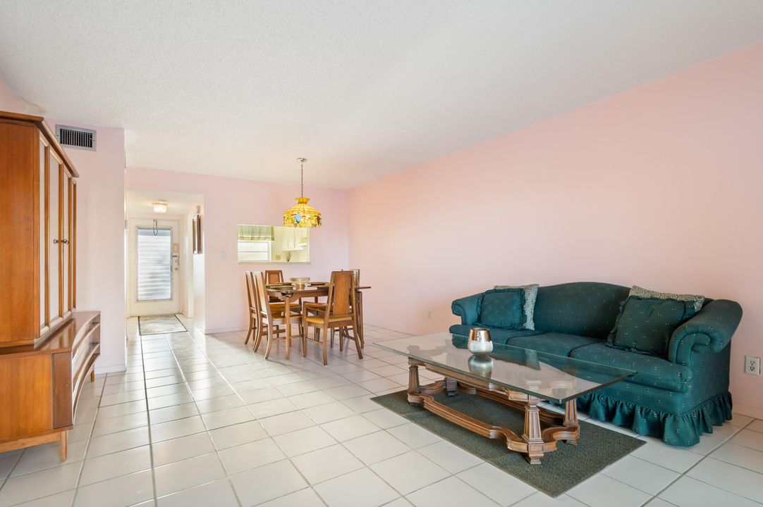 For Sale: $119,000 (2 beds, 2 baths, 868 Square Feet)