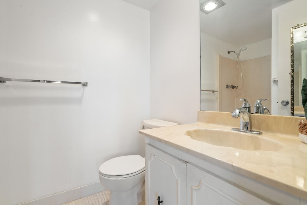For Sale: $119,000 (2 beds, 2 baths, 868 Square Feet)