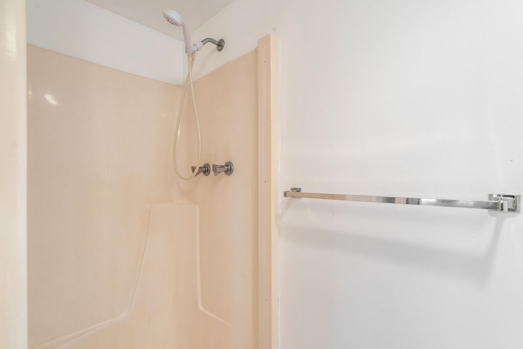 For Sale: $119,000 (2 beds, 2 baths, 868 Square Feet)