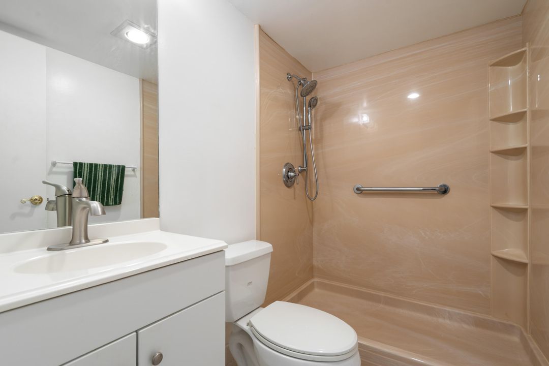 For Sale: $119,000 (2 beds, 2 baths, 868 Square Feet)