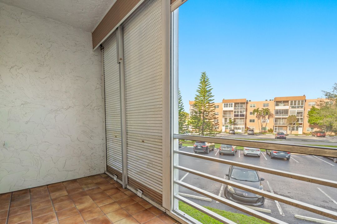 For Sale: $119,000 (2 beds, 2 baths, 868 Square Feet)