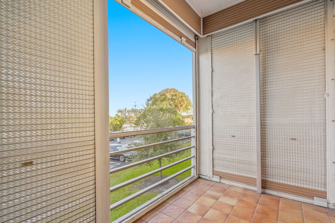 For Sale: $119,000 (2 beds, 2 baths, 868 Square Feet)