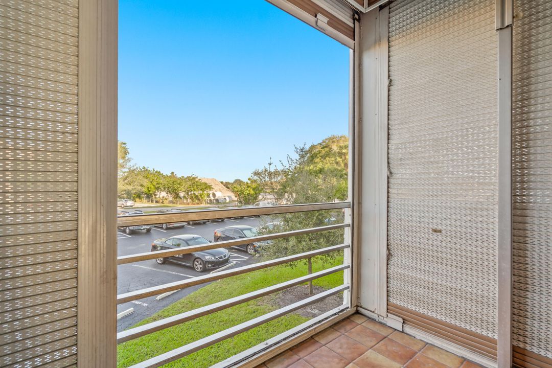 For Sale: $119,000 (2 beds, 2 baths, 868 Square Feet)