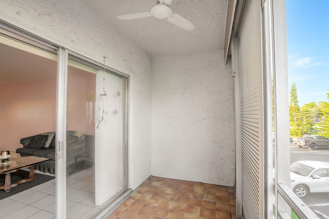 For Sale: $119,000 (2 beds, 2 baths, 868 Square Feet)