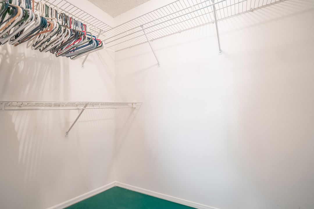 For Sale: $119,000 (2 beds, 2 baths, 868 Square Feet)