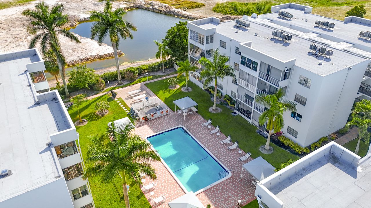 For Sale: $119,000 (2 beds, 2 baths, 868 Square Feet)