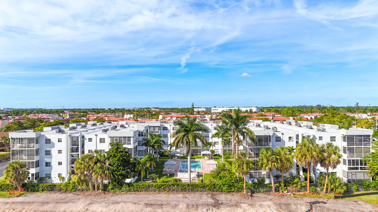 For Sale: $119,000 (2 beds, 2 baths, 868 Square Feet)