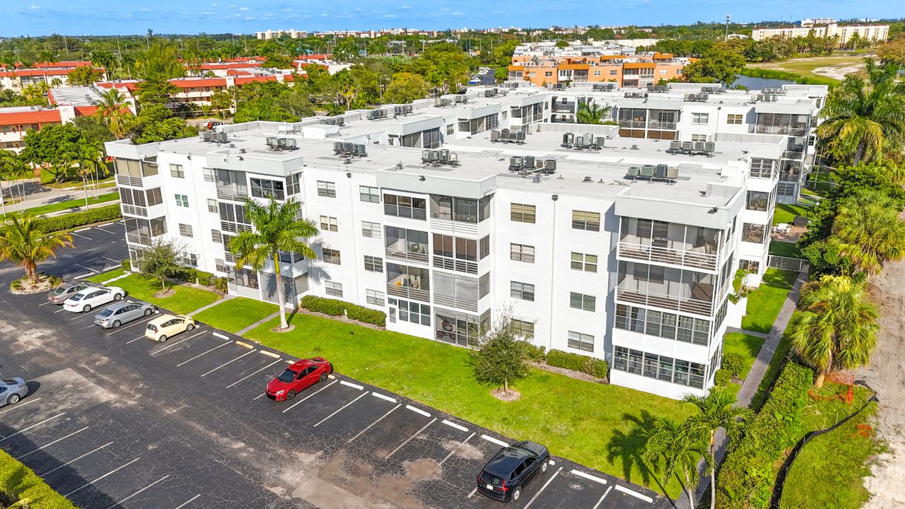 For Sale: $119,000 (2 beds, 2 baths, 868 Square Feet)