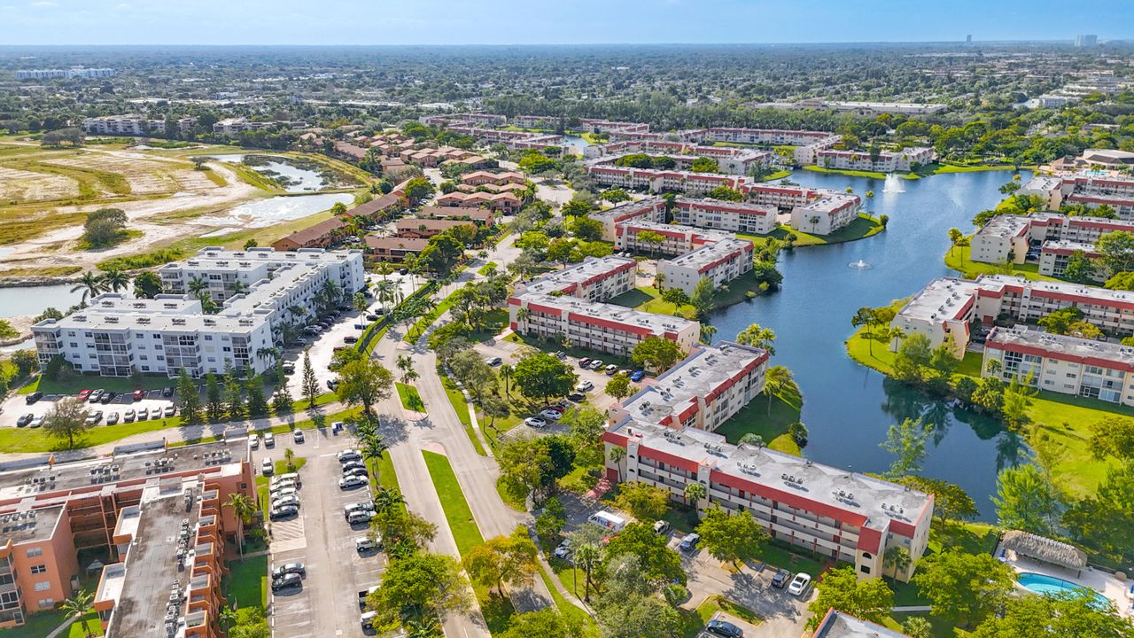 For Sale: $119,000 (2 beds, 2 baths, 868 Square Feet)