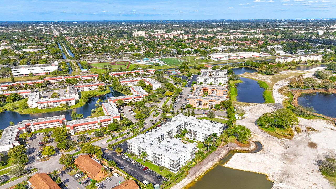 For Sale: $119,000 (2 beds, 2 baths, 868 Square Feet)