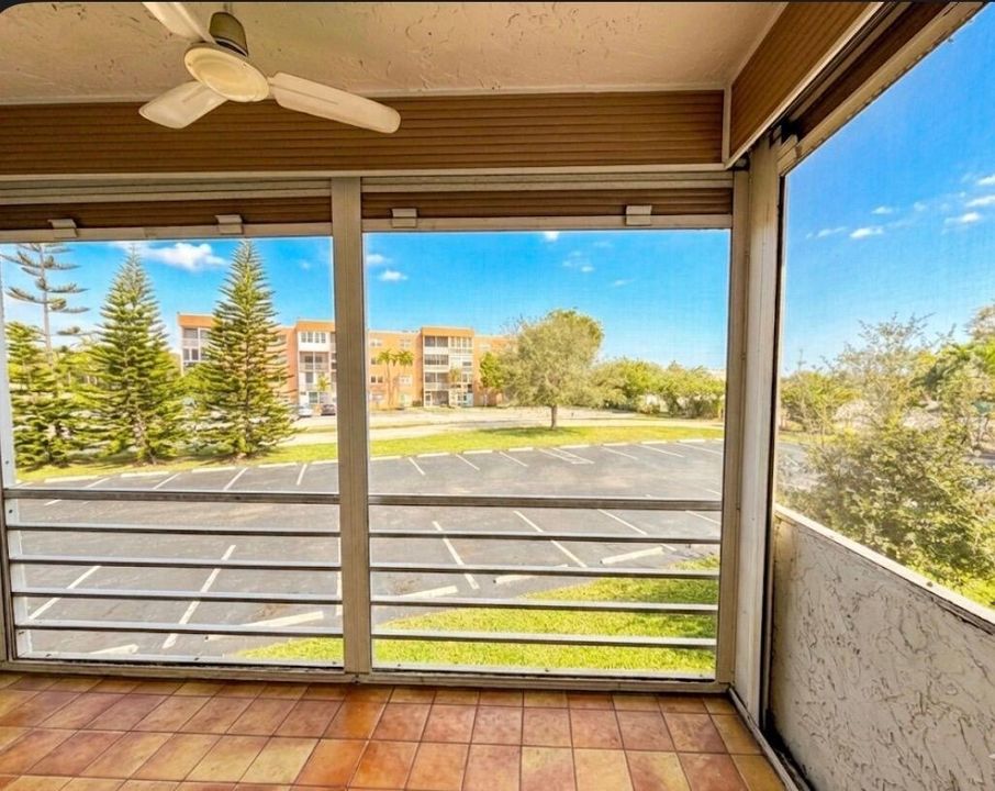 For Sale: $119,000 (2 beds, 2 baths, 868 Square Feet)