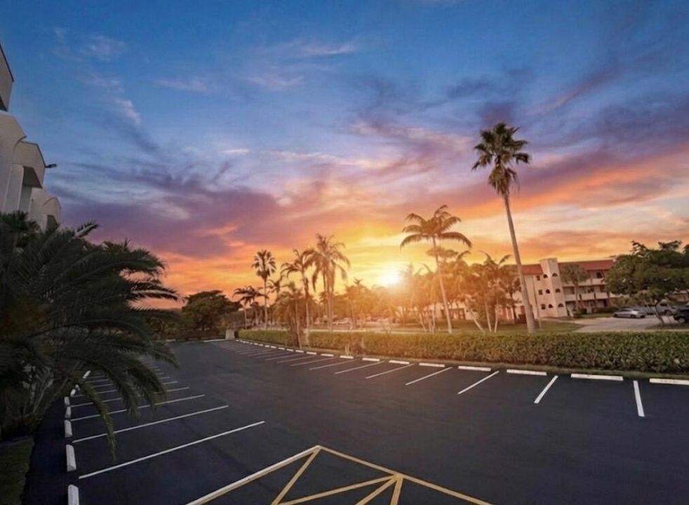 For Sale: $119,000 (2 beds, 2 baths, 868 Square Feet)