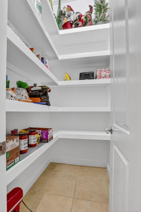 For Sale: $1,425,000 (4 beds, 3 baths, 3551 Square Feet)