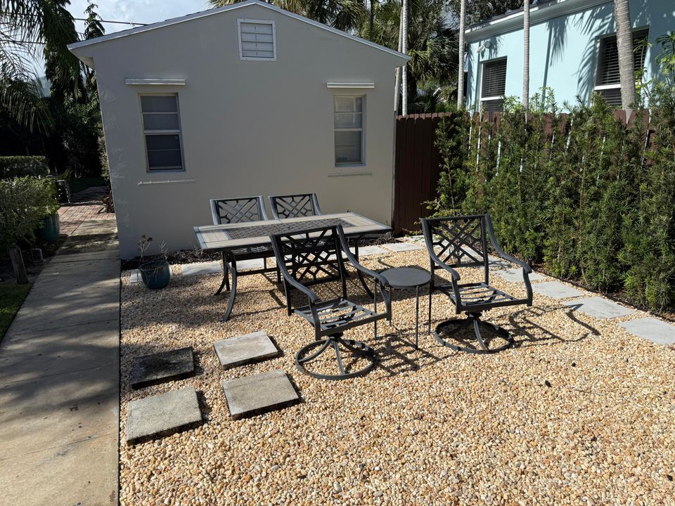 For Rent: $3,800 (2 beds, 2 baths, 1365 Square Feet)