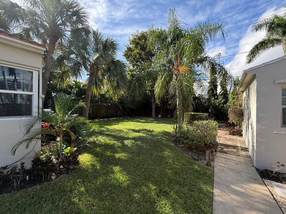 For Rent: $3,800 (2 beds, 2 baths, 1365 Square Feet)