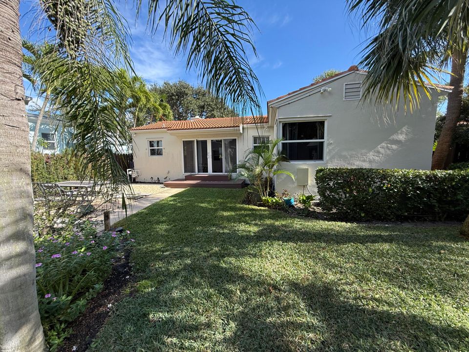 For Rent: $3,800 (2 beds, 2 baths, 1365 Square Feet)