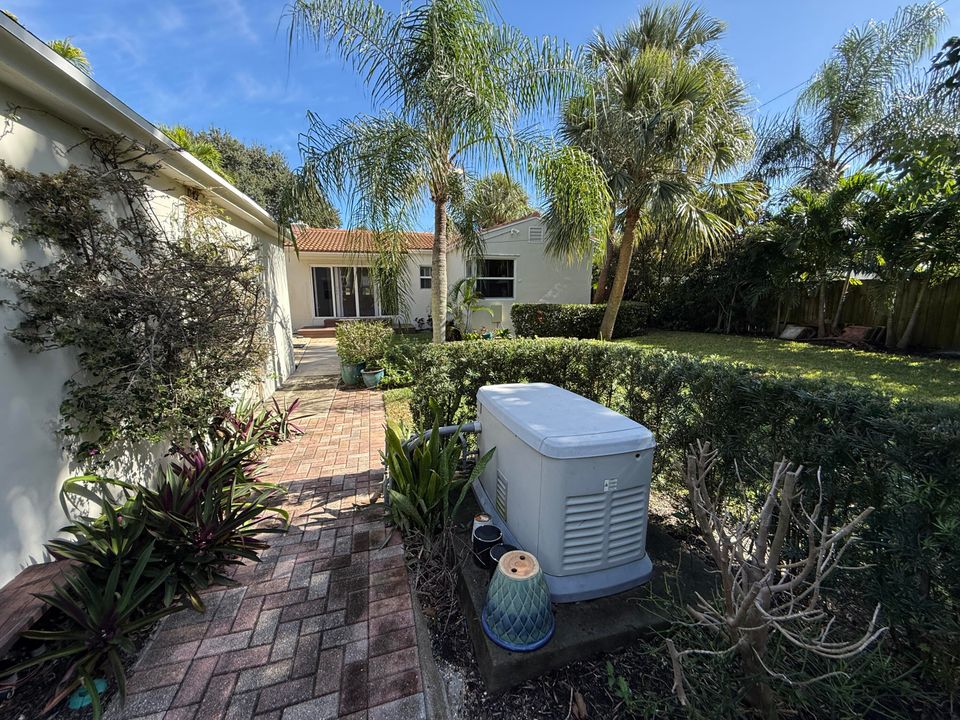 For Rent: $3,800 (2 beds, 2 baths, 1365 Square Feet)