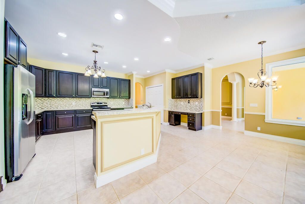 For Sale: $1,325,000 (5 beds, 4 baths, 3161 Square Feet)