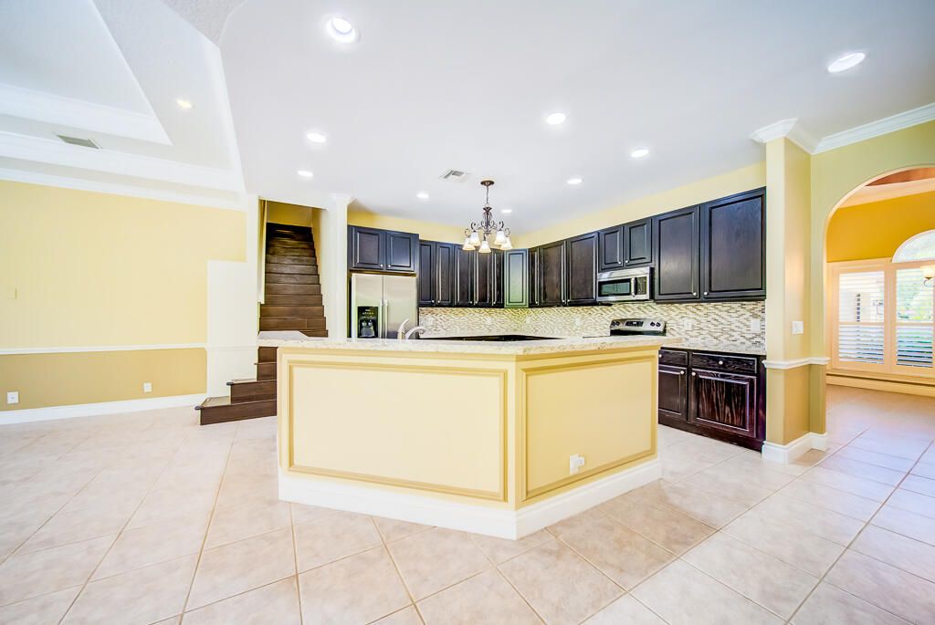 For Sale: $1,325,000 (5 beds, 4 baths, 3161 Square Feet)