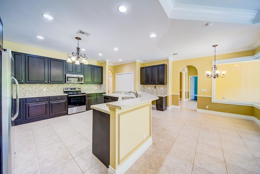 For Sale: $1,325,000 (5 beds, 4 baths, 3161 Square Feet)