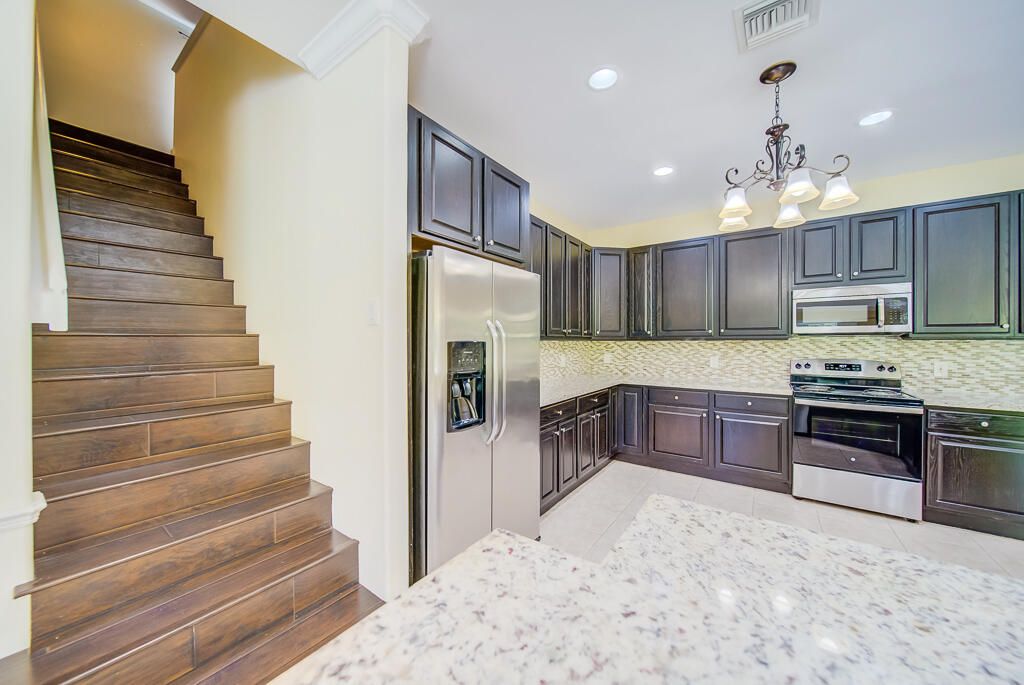 For Sale: $1,325,000 (5 beds, 4 baths, 3161 Square Feet)