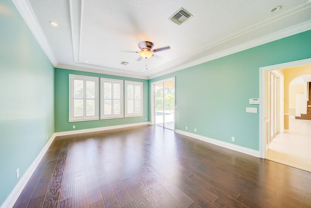 For Sale: $1,325,000 (5 beds, 4 baths, 3161 Square Feet)