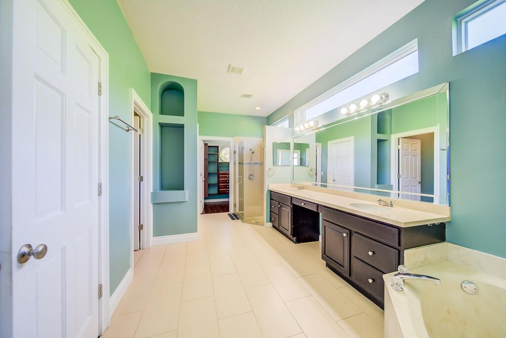 For Sale: $1,325,000 (5 beds, 4 baths, 3161 Square Feet)