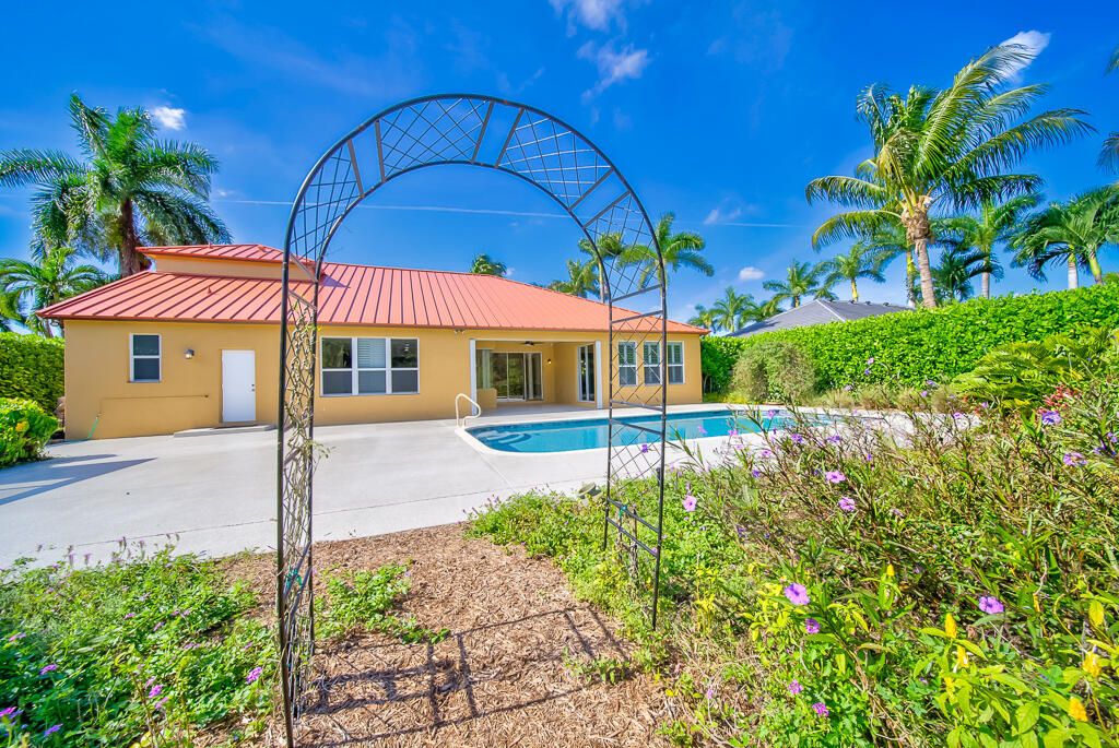 For Sale: $1,325,000 (5 beds, 4 baths, 3161 Square Feet)