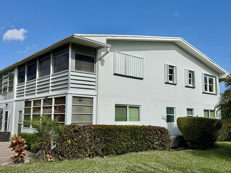 For Sale: $130,000 (2 beds, 1 baths, 820 Square Feet)