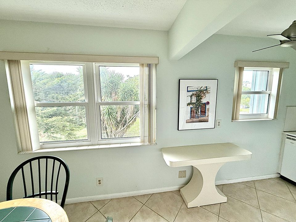 For Sale: $130,000 (2 beds, 1 baths, 820 Square Feet)