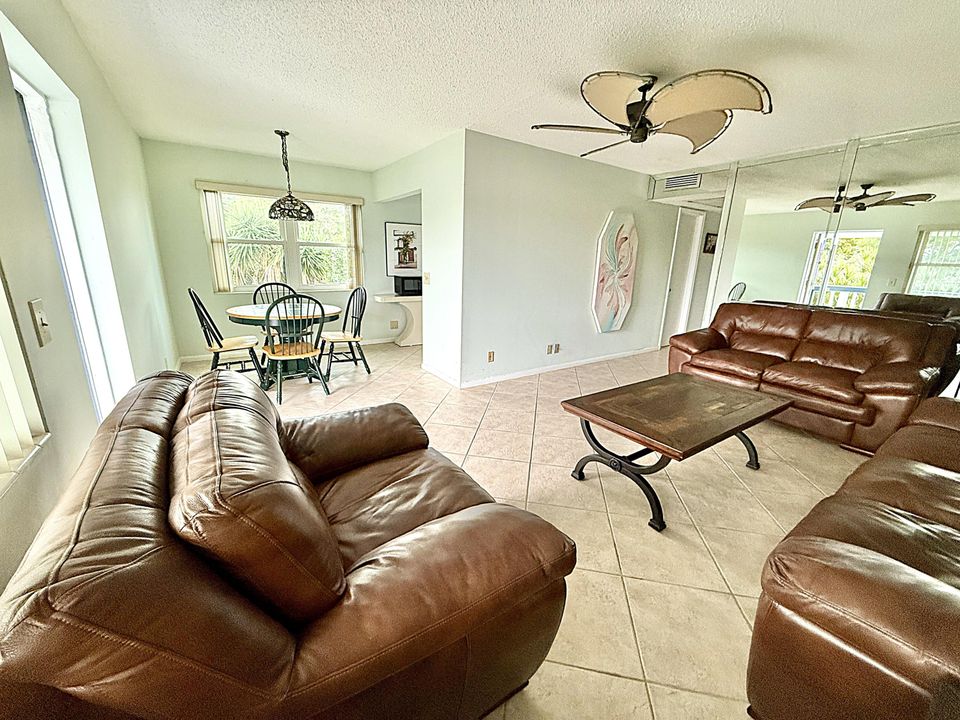 For Sale: $130,000 (2 beds, 1 baths, 820 Square Feet)