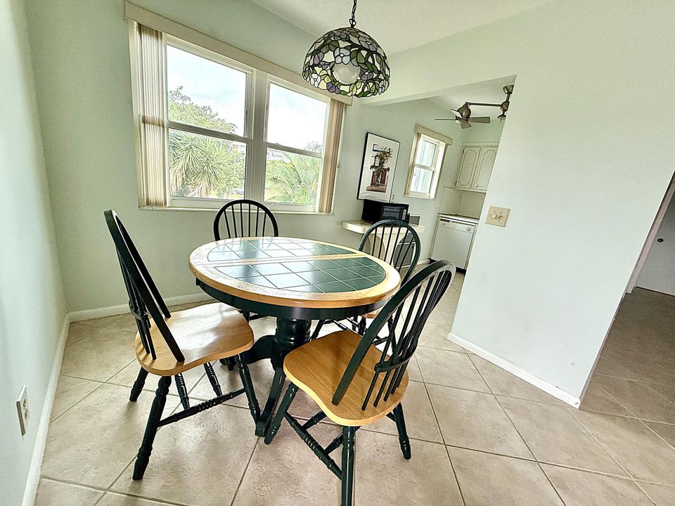 For Sale: $130,000 (2 beds, 1 baths, 820 Square Feet)