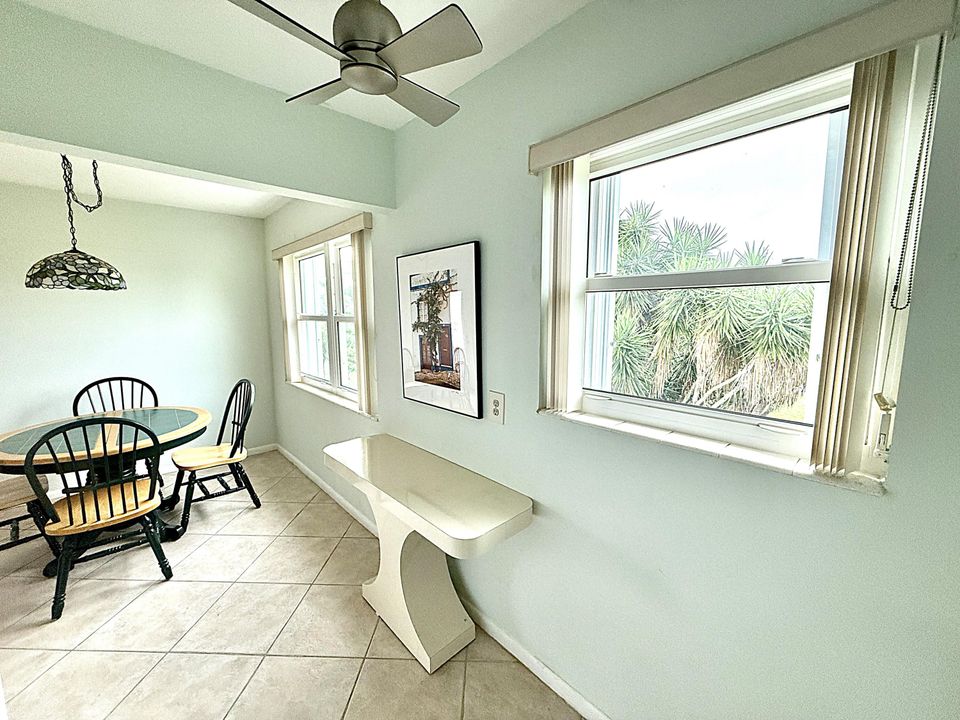 For Sale: $130,000 (2 beds, 1 baths, 820 Square Feet)