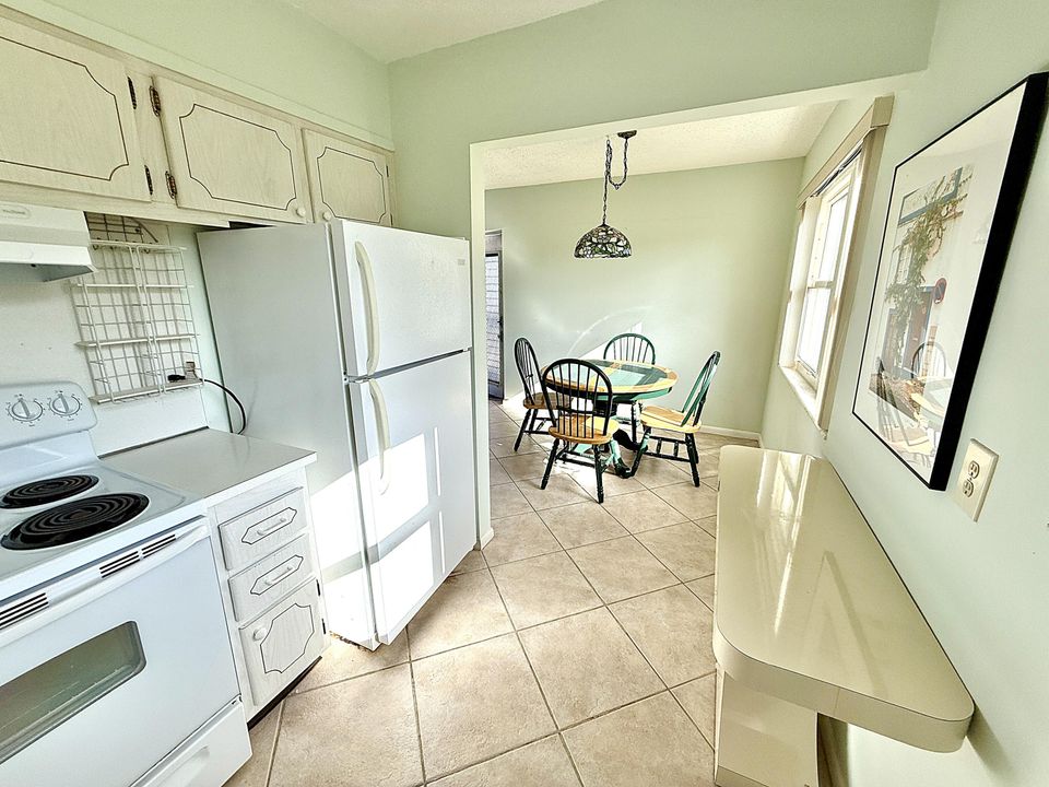 For Sale: $130,000 (2 beds, 1 baths, 820 Square Feet)