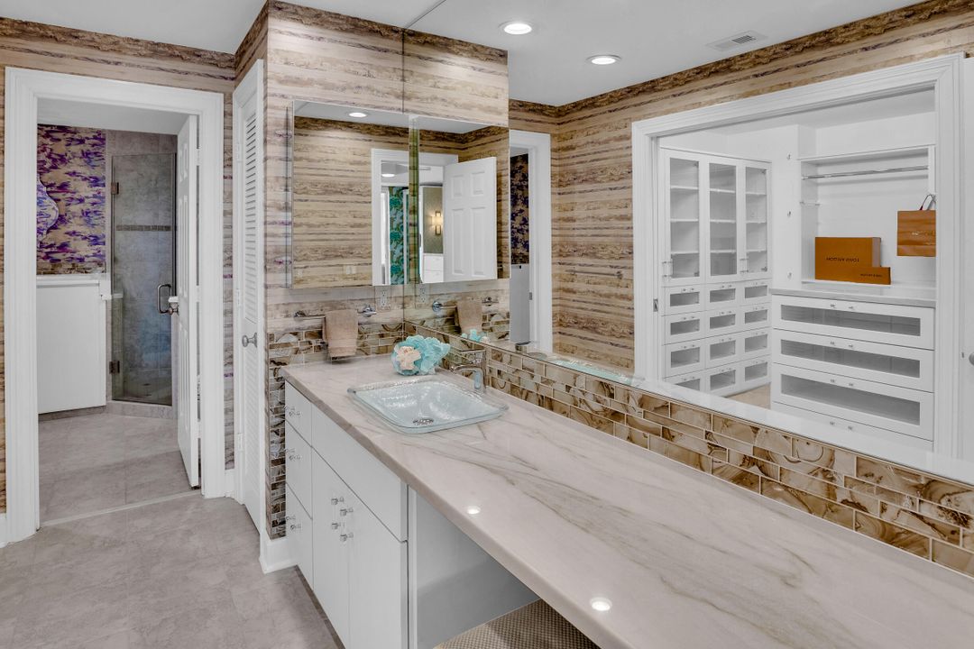 En Venta: $1,250,000 (3 camas, 2 baños, 2603 Pies cuadrados)