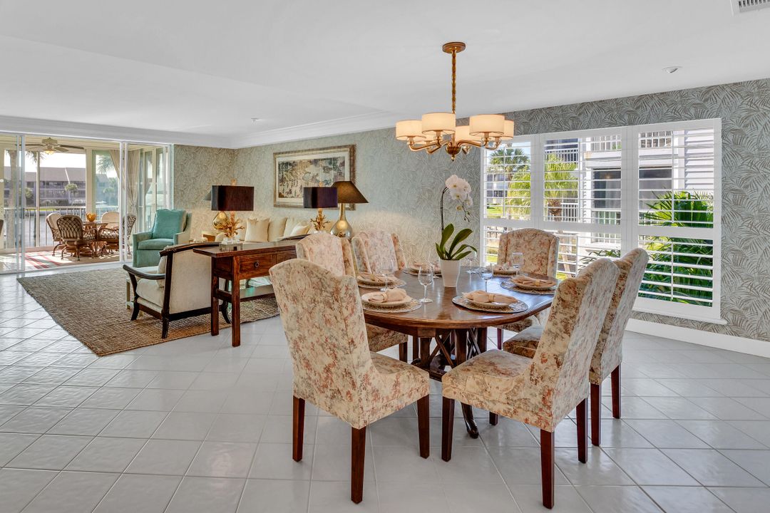 En Venta: $1,250,000 (3 camas, 2 baños, 2603 Pies cuadrados)