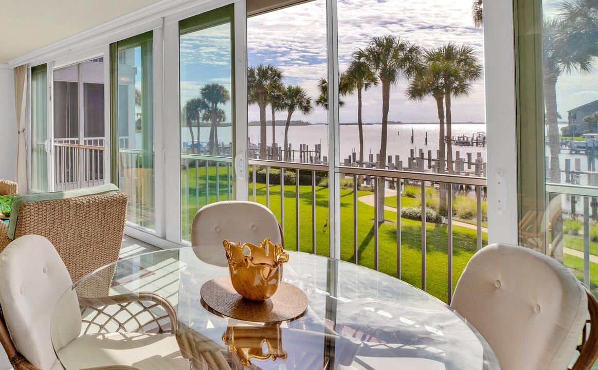 En Venta: $1,250,000 (3 camas, 2 baños, 2603 Pies cuadrados)